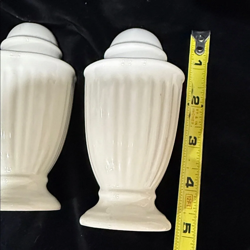 Mikasa Cream Ceramic salt 🧂 & pepper 🌶️ shakers set Italian Countryside - Picture 6 of 11